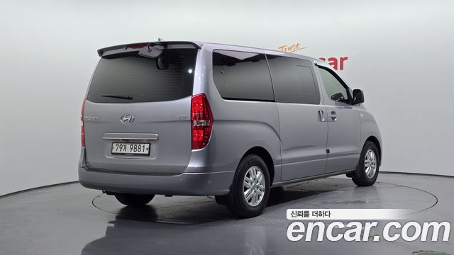 Hyundai Starex 2017 — photo 2