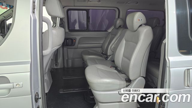 Hyundai Starex 2017 — photo 11