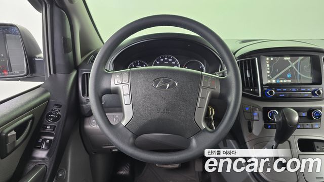Hyundai Starex 2017 — photo 13
