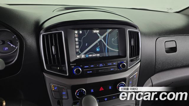 Hyundai Starex 2017 — photo 16