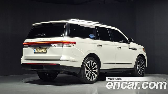 Lincoln Navigator 2022 — photo 2