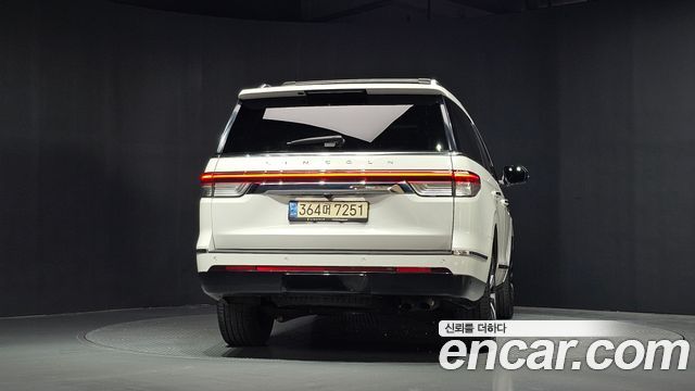 Lincoln Navigator 2022 — photo 4