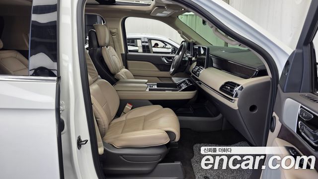 Lincoln Navigator 2022 — photo 17