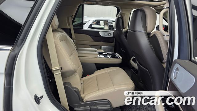 Lincoln Navigator 2022 — photo 18