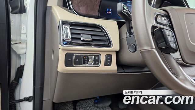 Lincoln Navigator 2022 — photo 22