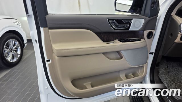 Lincoln Navigator 2022 — photo 14