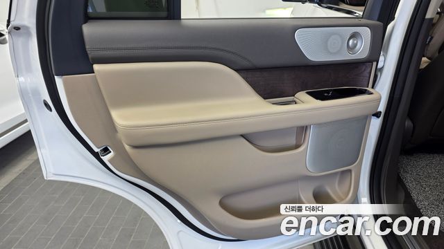 Lincoln Navigator 2022 — photo 15