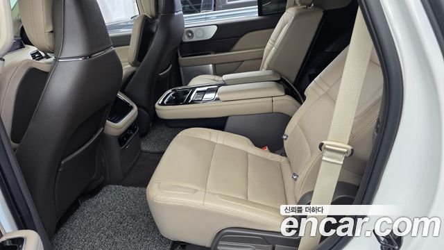 Lincoln Navigator 2022 — photo 16