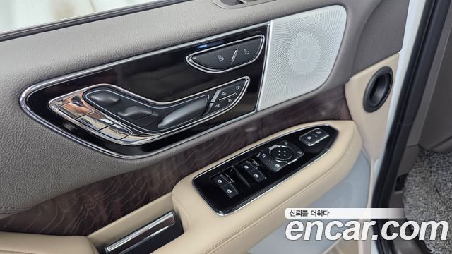 Lincoln Navigator 2022 — photo 30
