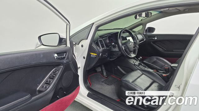 Kia K3 2015 — photo 10