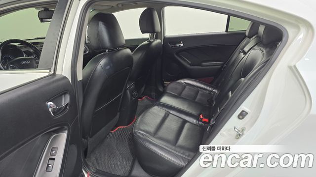 Kia K3 2015 — photo 11