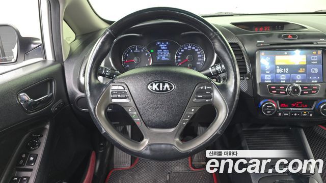 Kia K3 2015 — photo 12