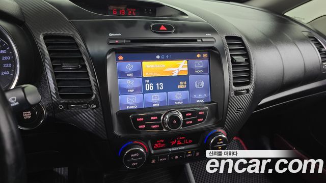 Kia K3 2015 — photo 14