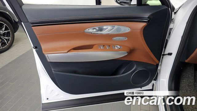Genesis GV70 2022 — photo 14