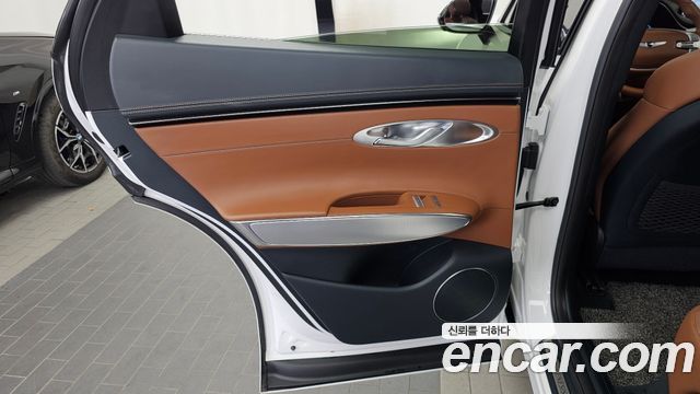 Genesis GV70 2022 — photo 15