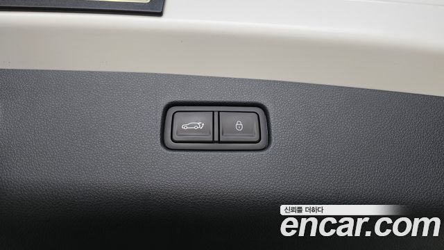 Genesis GV70 2022 — photo 30