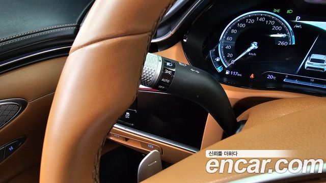 Genesis GV70 2022 — photo 35