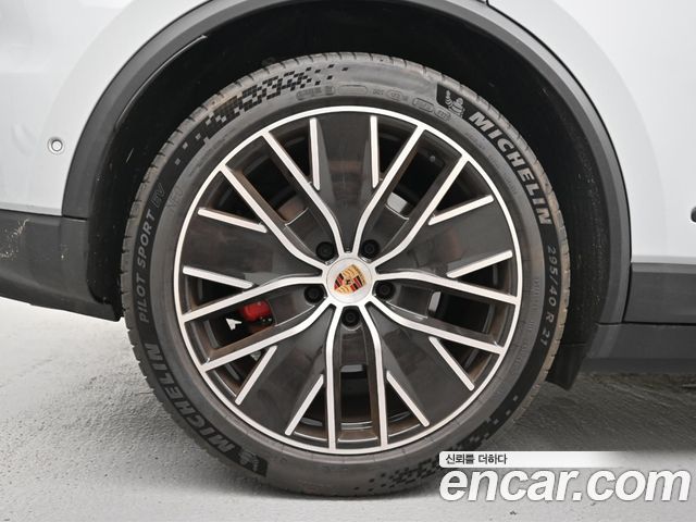 Porsche Macan 2025 — photo 5