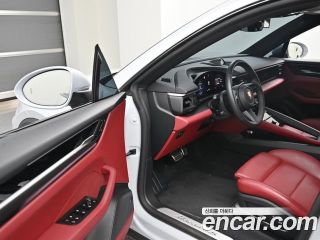 Porsche Macan 2025 — photo 11