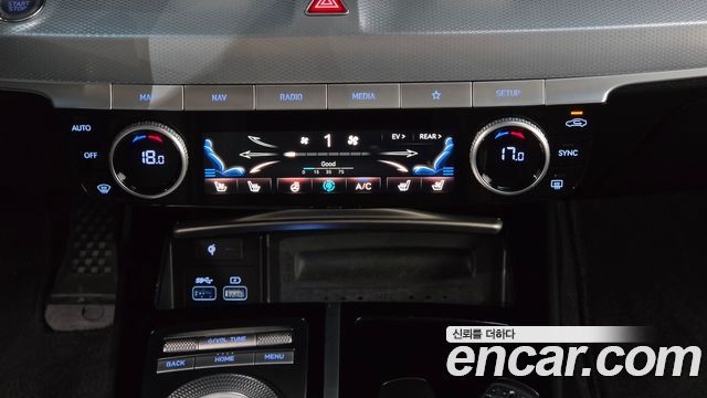 Genesis G80 2022 — photo 25