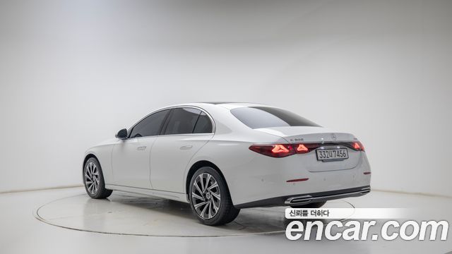 Mercedes-Benz E-Class 2026 — photo 2