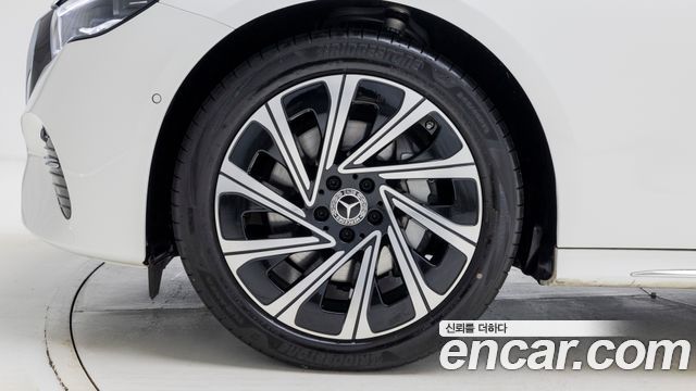 Mercedes-Benz E-Class 2026 — photo 5