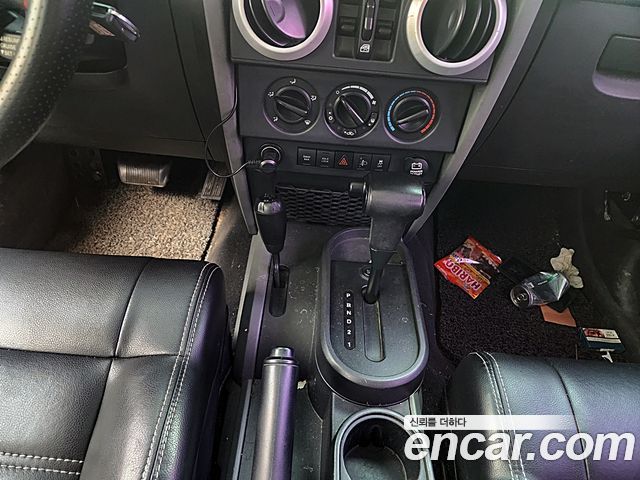 Jeep Wrangler 2010 — photo 10