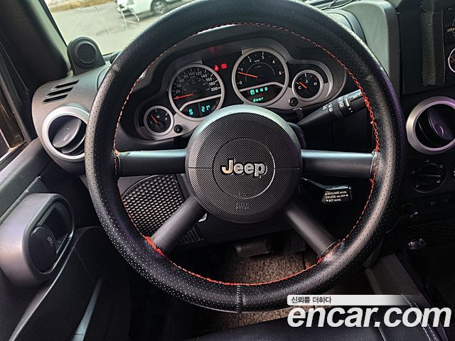 Jeep Wrangler 2010 — photo 11