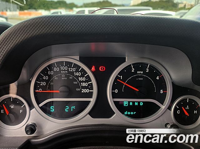 Jeep Wrangler 2010 — photo 13