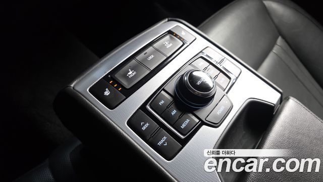 Genesis G80 2017 — photo 24
