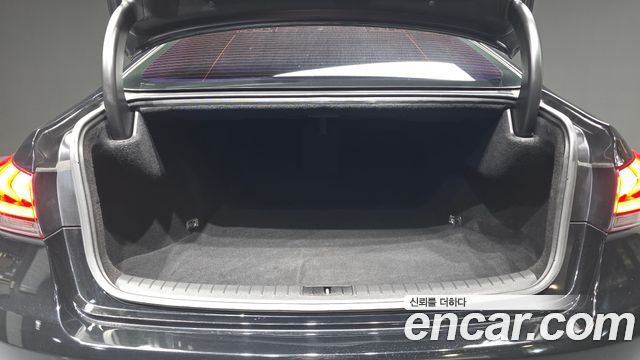 Genesis G80 2017 — photo 26
