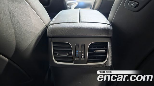 Genesis G80 2017 — photo 32
