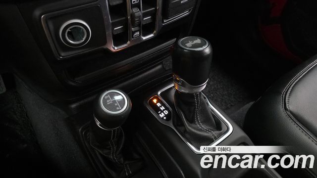 Jeep Wrangler 2021 — photo 9