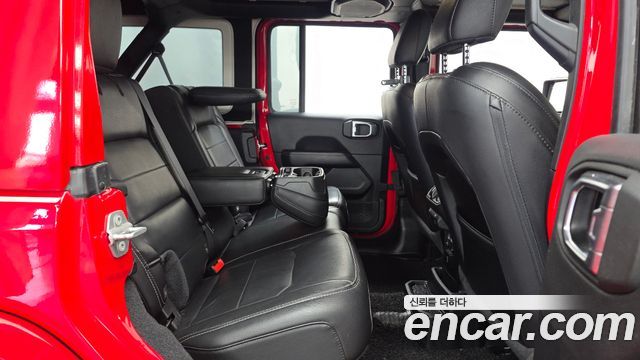 Jeep Wrangler 2021 — photo 12
