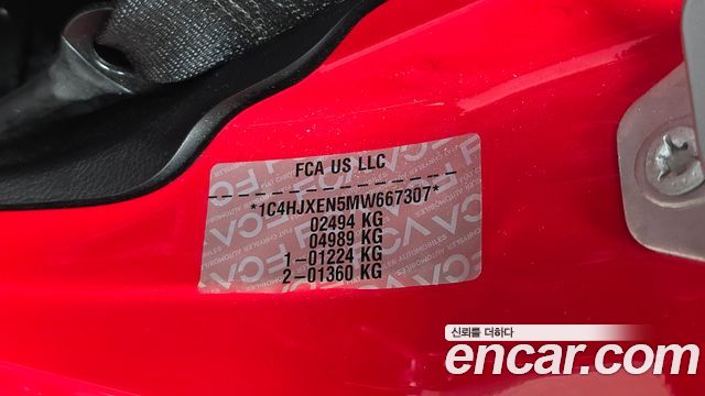 Jeep Wrangler 2021 — photo 18