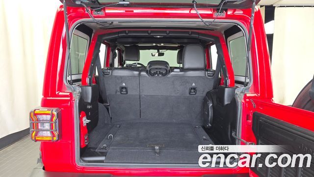 Jeep Wrangler 2021 — photo 20