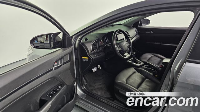 Hyundai AVANTE 2018 — photo 10