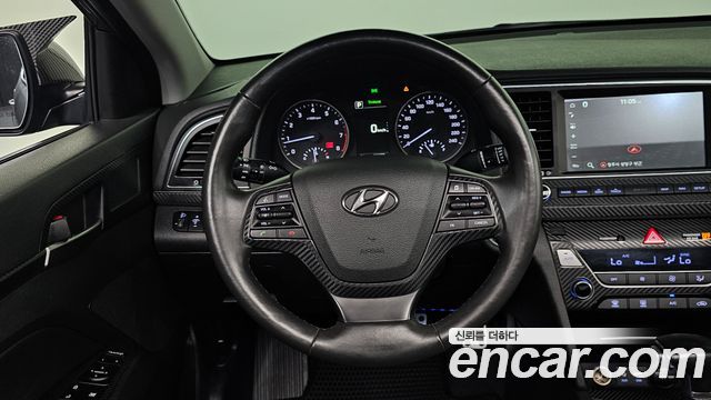 Hyundai AVANTE 2018 — photo 14