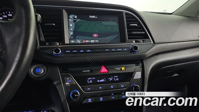 Hyundai AVANTE 2018 — photo 15