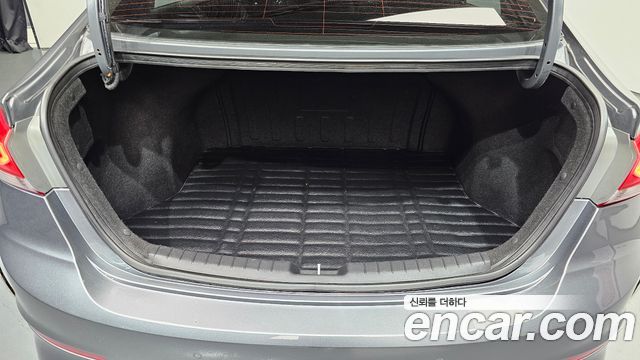Hyundai AVANTE 2018 — photo 20