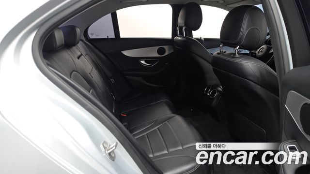 Mercedes-Benz C-Class 2017 — photo 12