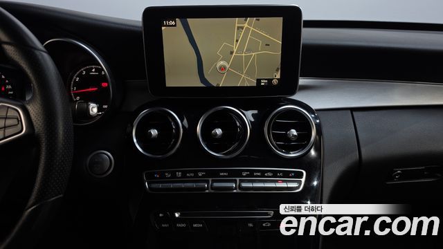 Mercedes-Benz C-Class 2017 — photo 14