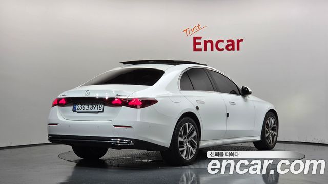 Mercedes-Benz E-Class 2024 — photo 2
