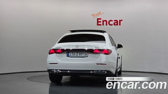 Mercedes-Benz E-Class 2024 — photo 4