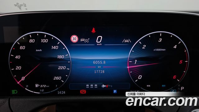 Mercedes-Benz E-Class 2024 — photo 8