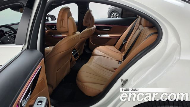 Mercedes-Benz E-Class 2024 — photo 12
