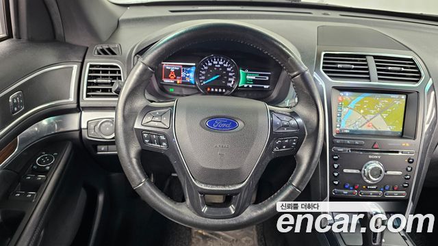 Ford Explorer 2016 — photo 13