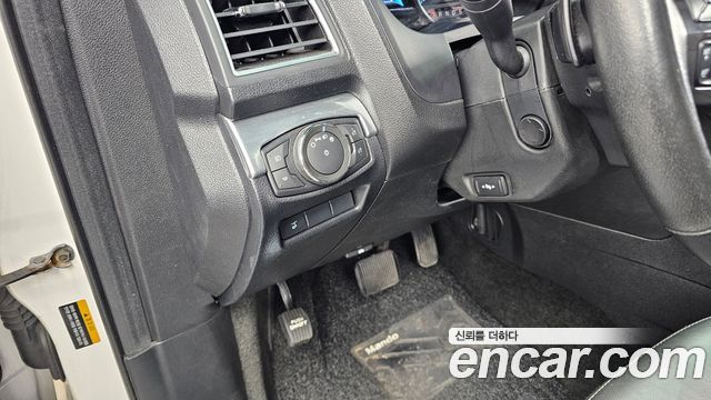 Ford Explorer 2016 — photo 16