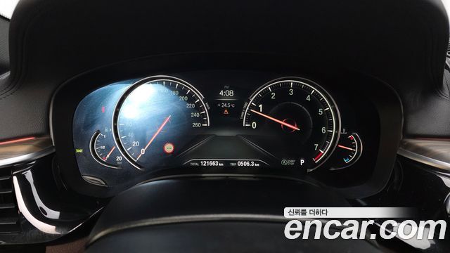 BMW 5-Series 2017 — photo 8