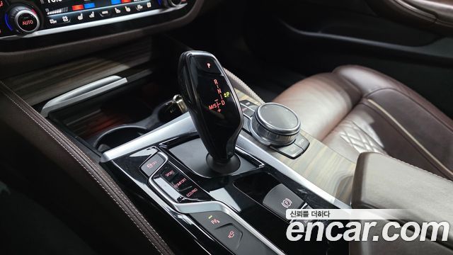 BMW 5-Series 2017 — photo 9